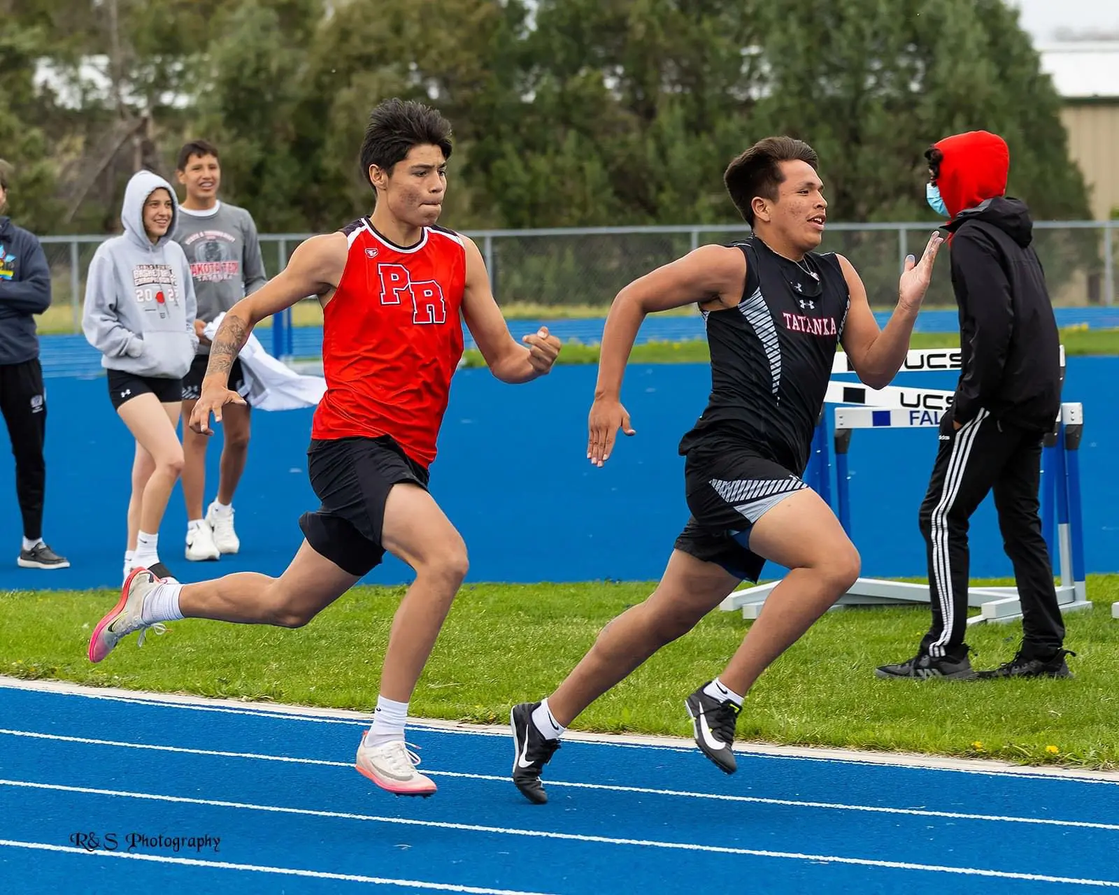 Track runners competing